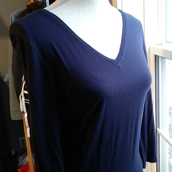 Tahari v-neck knit top in Navy - Picture 2 of 5